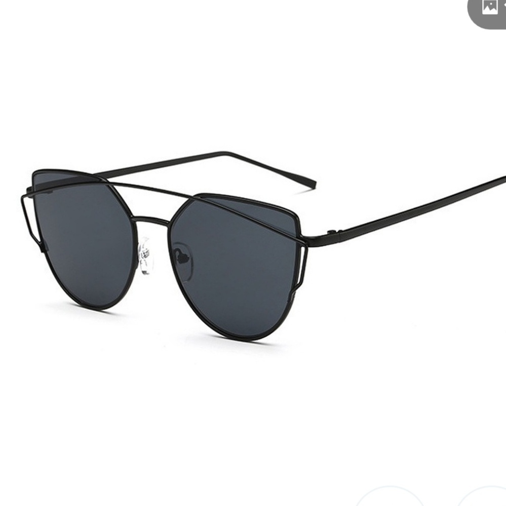 Vintage Retro Fashion Sunglasses Black Frame - Picture 1 of 1